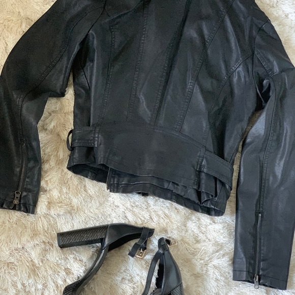 Leather jacket black belted size medium - Picture 5 of 5